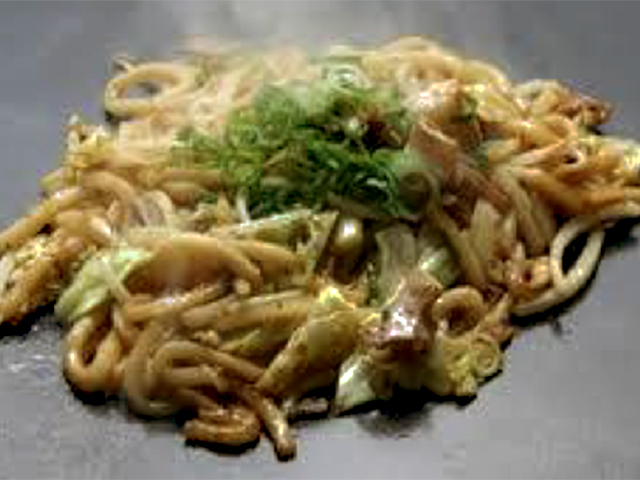 ホルモン焼きうどん